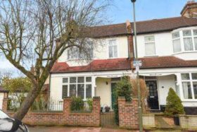 3 bedroom End of Ter...